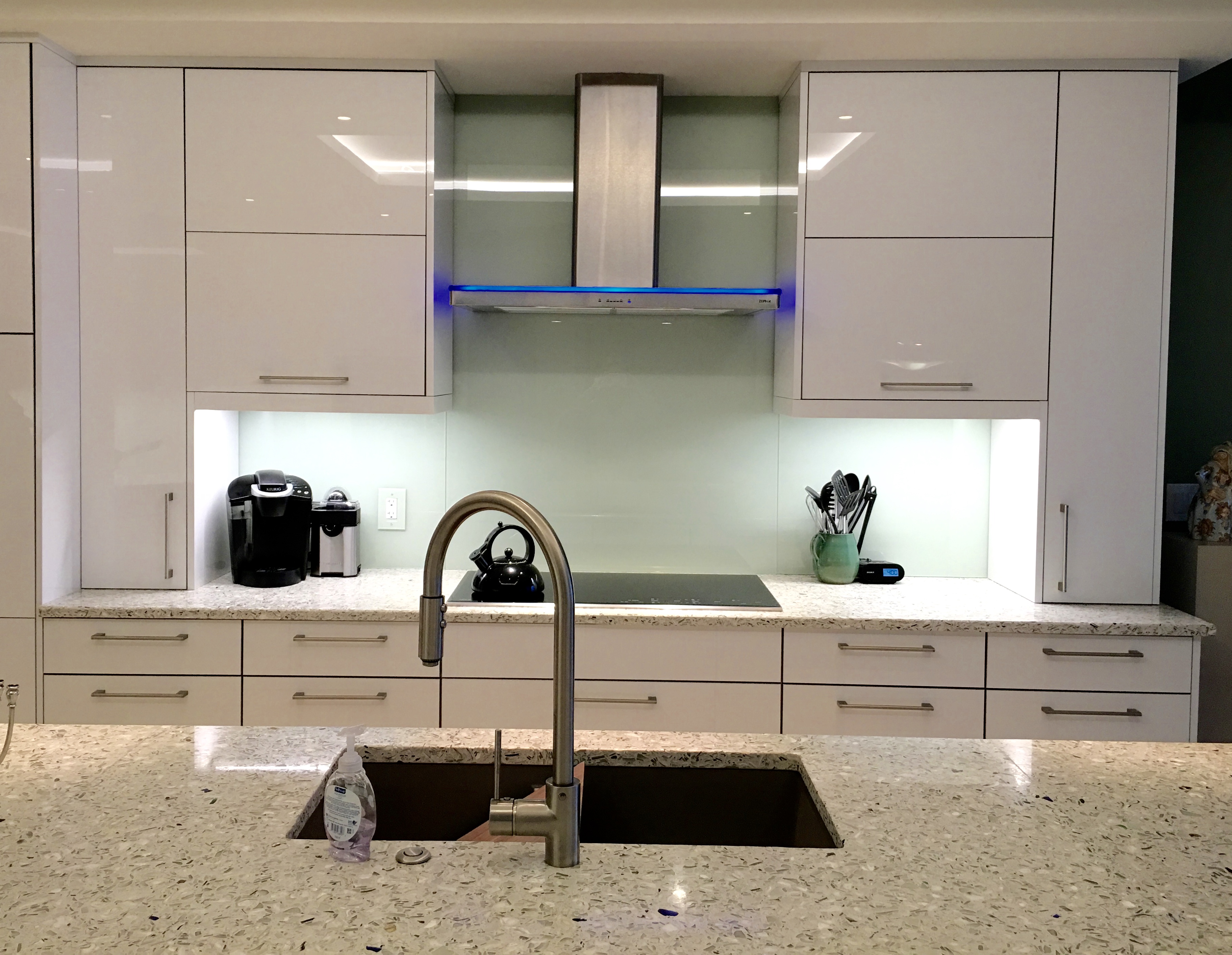 Mirror or glass backsplash the glass shoppe